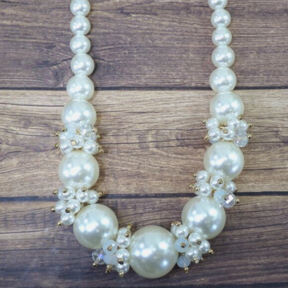 Large pearl bead necklace with big and bold round white pearl beads - Picture 5 of 5